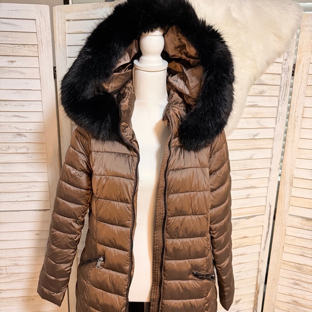 Elegant Brown Puffer Jacket with Faux Fur Trim - Picture 2 of 11